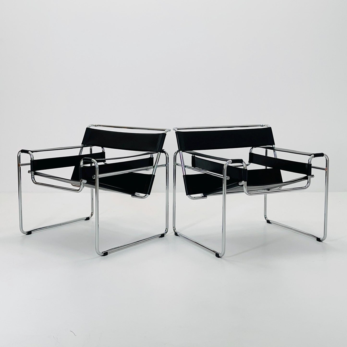 Set of 2 Mid century black B3 WASSILY Lounge armchair by Marcel Brauer 1990s Italy