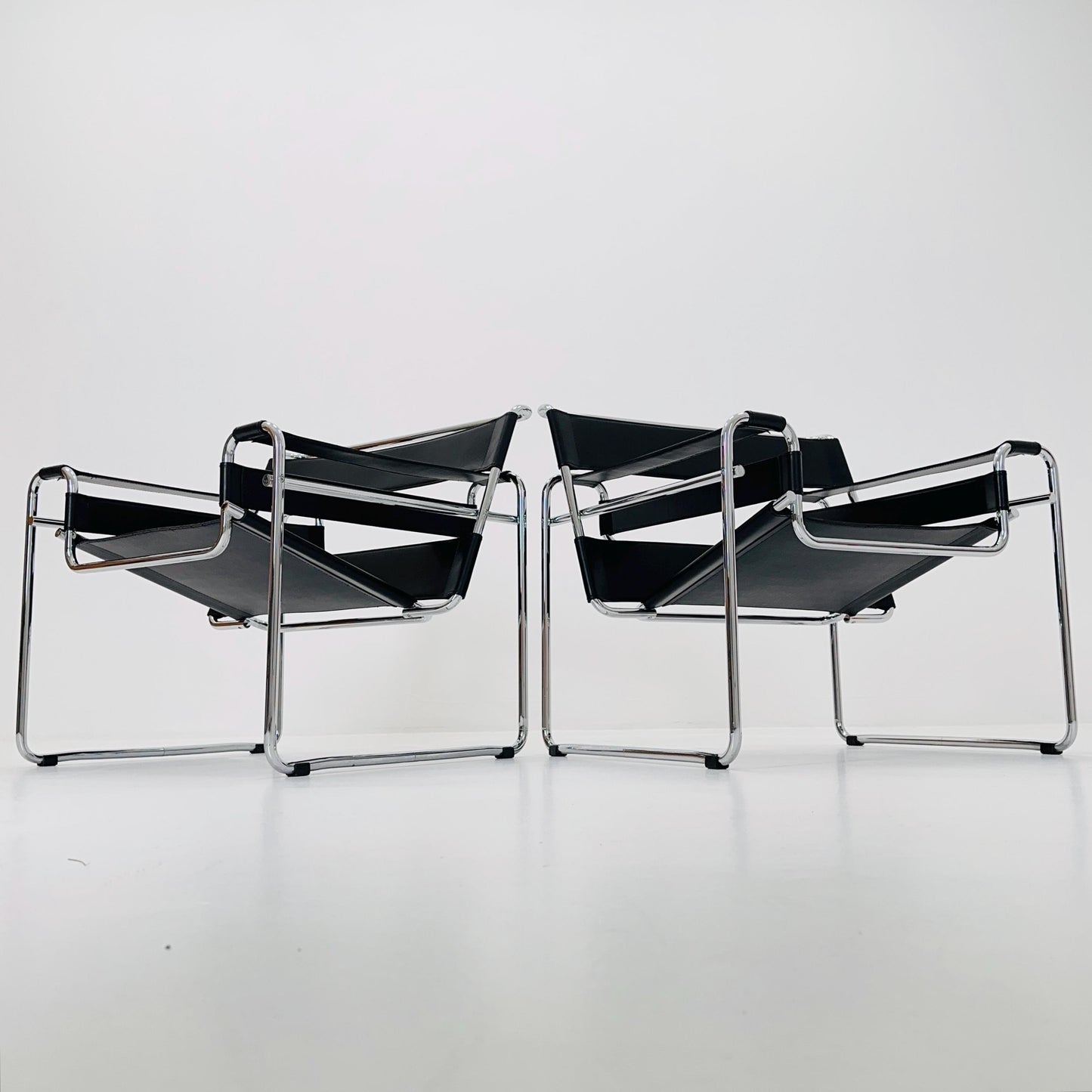 Set of 2 Mid century black B3 WASSILY Lounge armchair by Marcel Brauer 1990s Italy