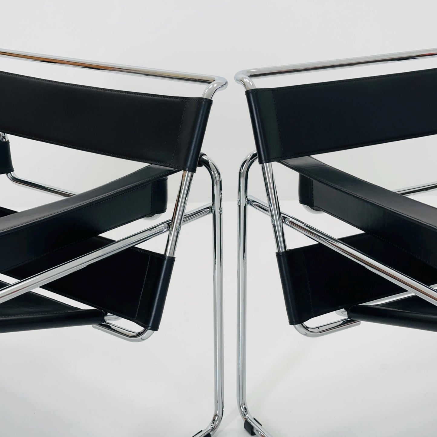 Set of 2 Mid century black B3 WASSILY Lounge armchair by Marcel Brauer 1990s Italy