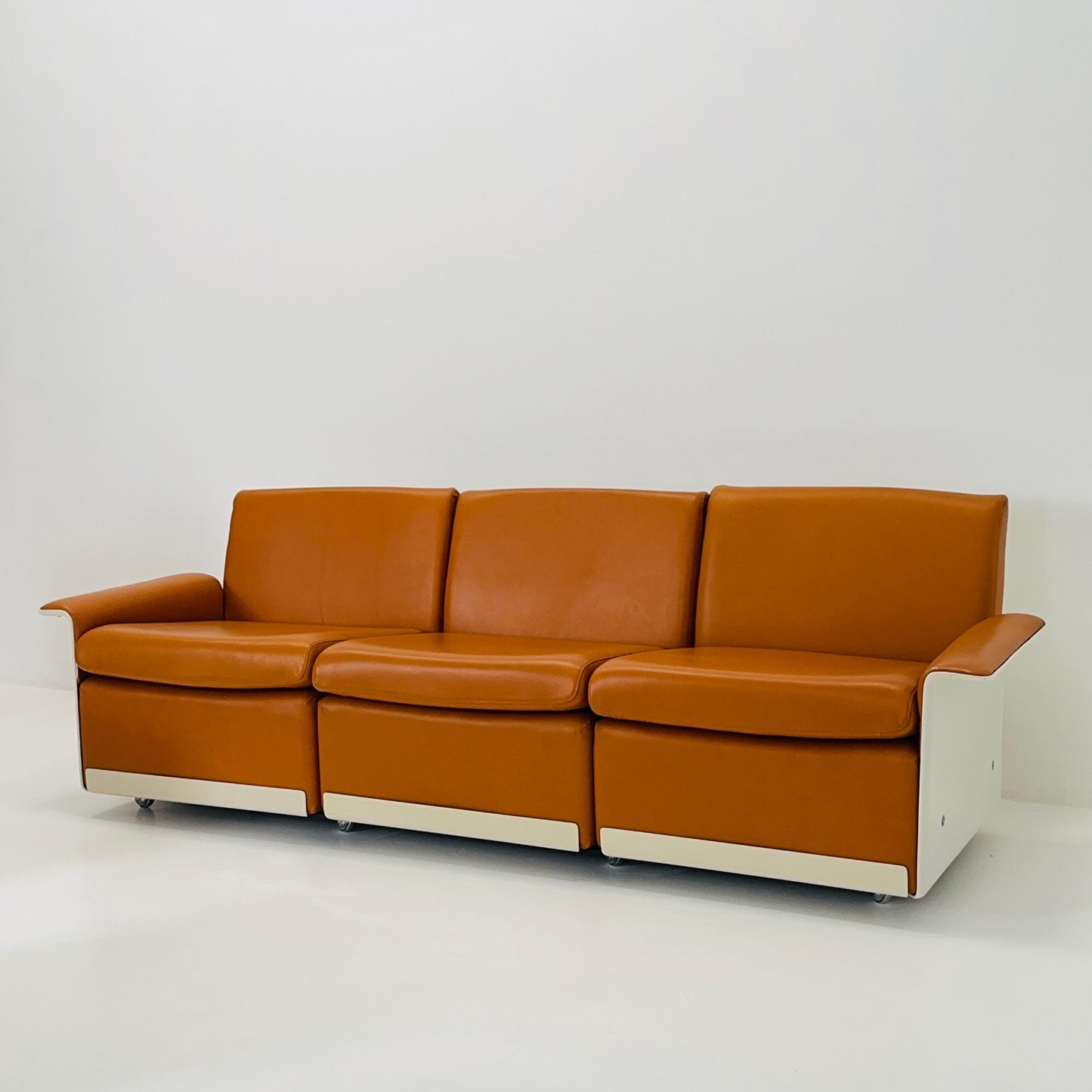 Mid-century modern cognac leather sofa set RZ62 by Dieter Rams for Vitsoe, 1960s Germany