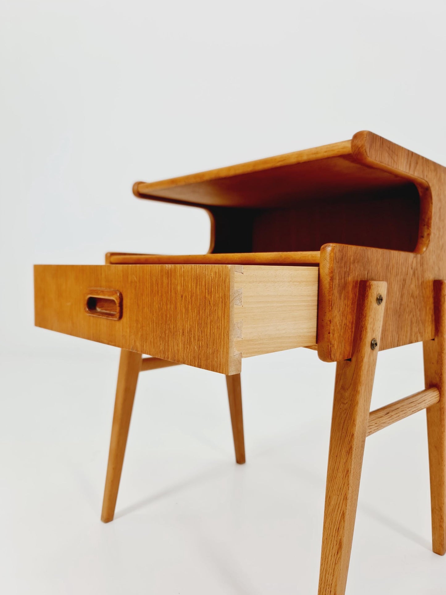 Midcentury Carlström & Co Oak Vintage Side table/ Bedside table/ Night stand straight from the sixties