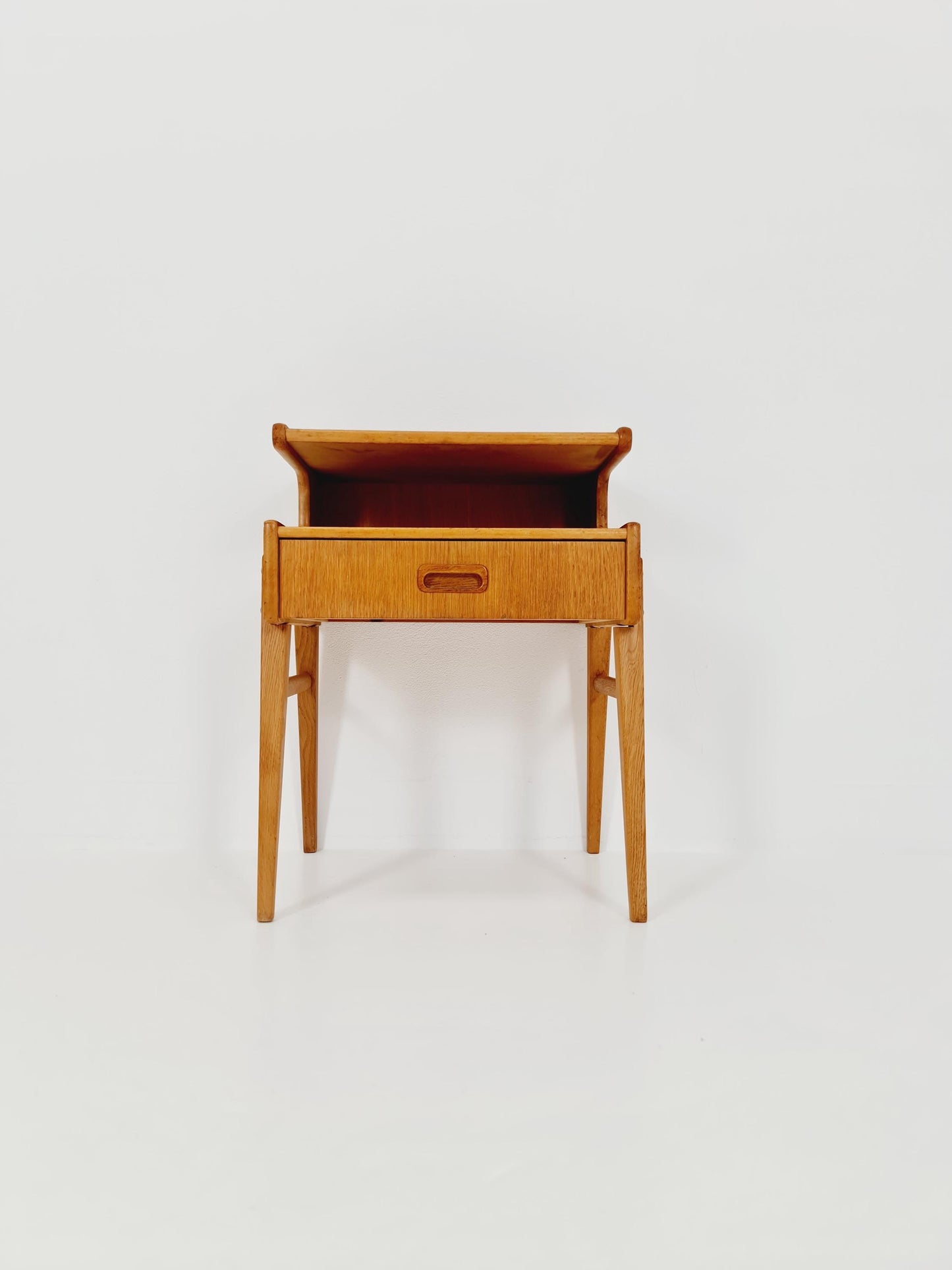 Midcentury Carlström & Co Oak Vintage Side table/ Bedside table/ Night stand straight from the sixties