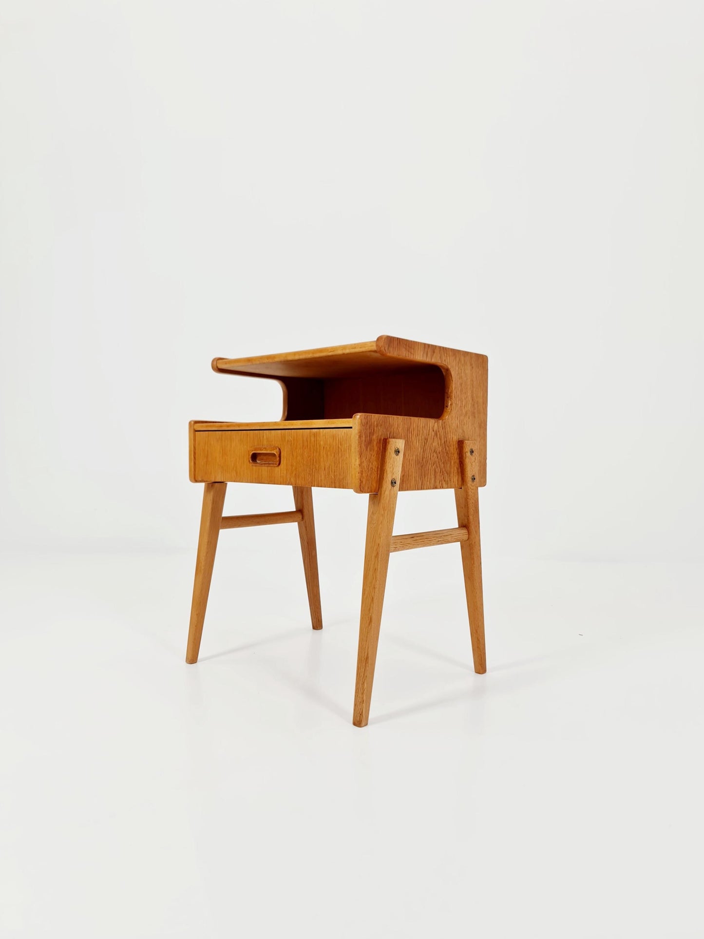 Midcentury Carlström & Co Oak Vintage Side table/ Bedside table/ Night stand straight from the sixties