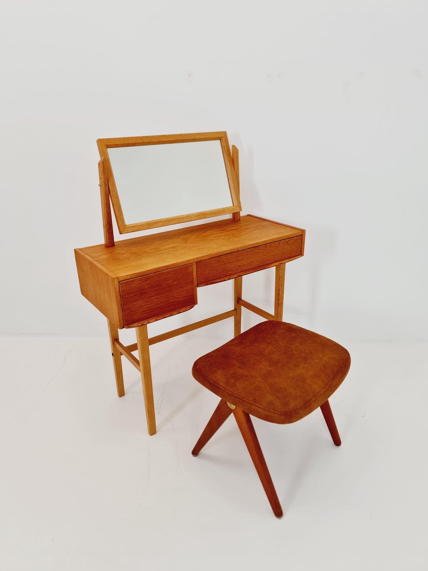 Mid Century Modern Danish Oak vanity table/ make up table by Ateljé glas och trä, Hovmantorp, 1960s