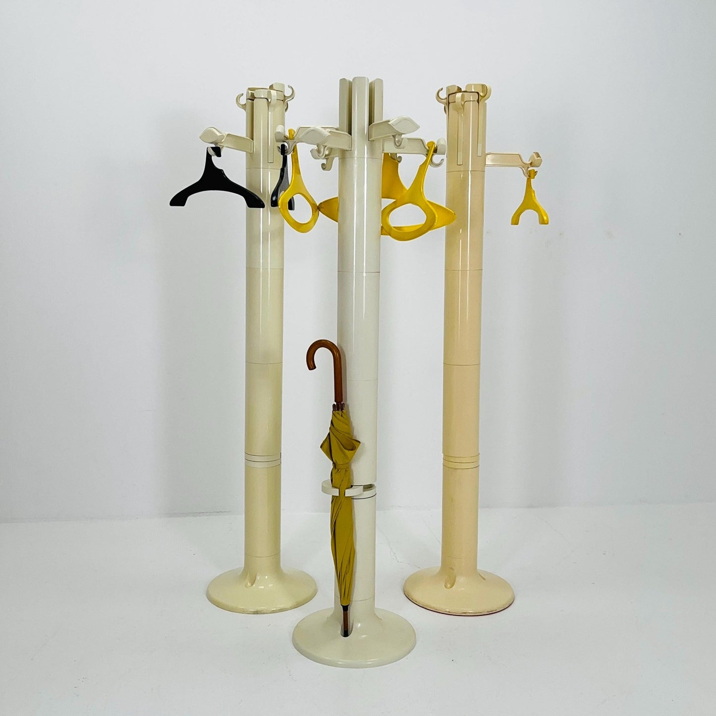 1 of 3 Italian white Space Plata Coat Planta Rack by Giancarlo Piretti for Castelli / Anonima Castelli, 1970s