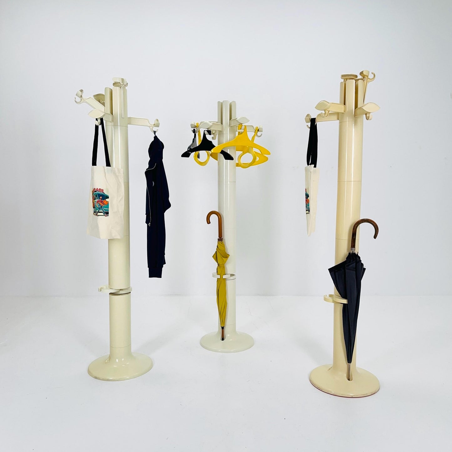 1 of 3 Italian white Space Plata Coat Planta Rack by Giancarlo Piretti for Castelli / Anonima Castelli, 1970s