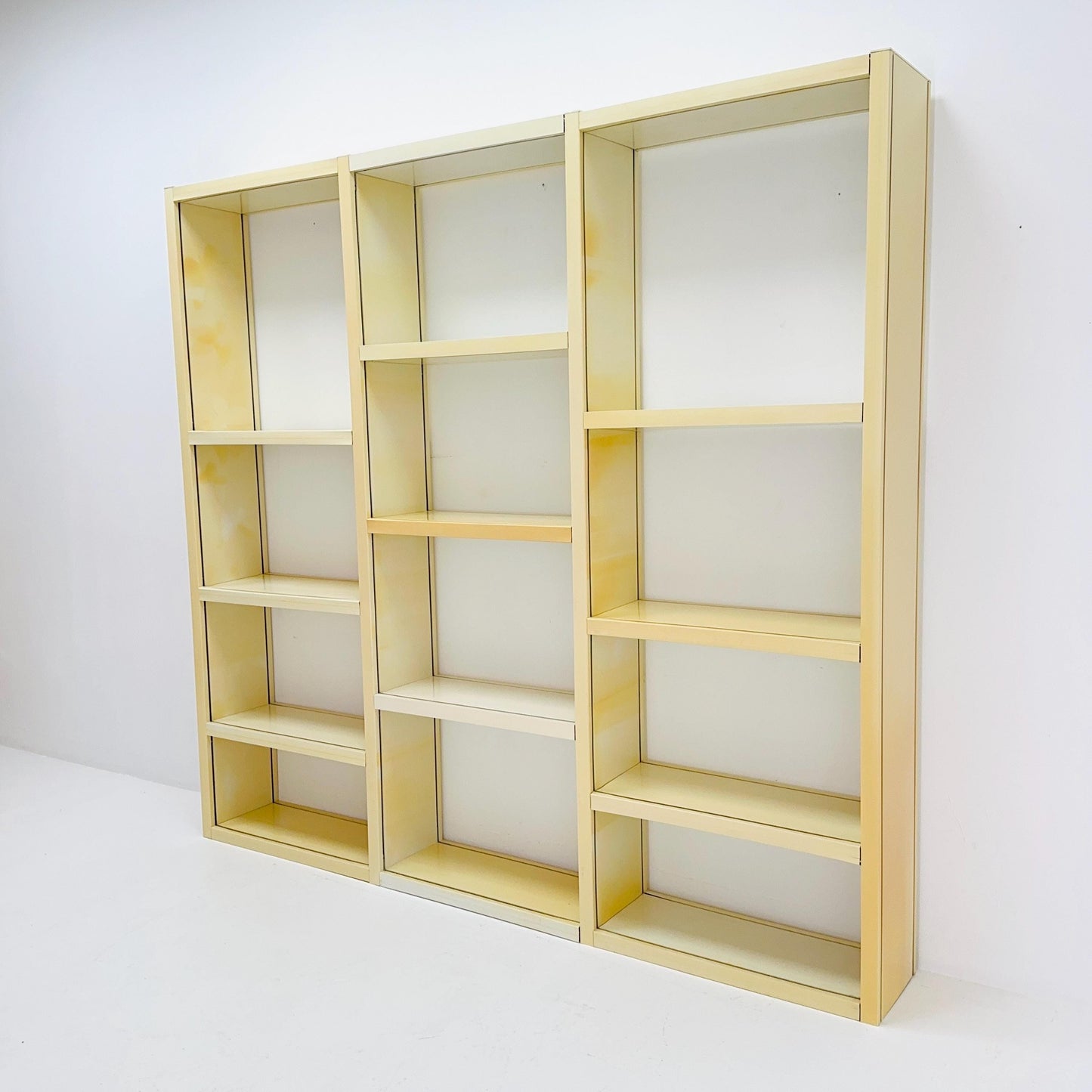 Rare mid century White Modular Shelving System Dodona 300’ Bookcase by Ernesto Gismondi for Artemide, , 1960s Italy