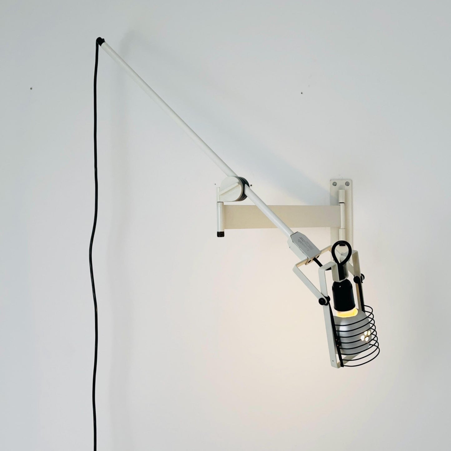 Mid century Sintesi wall lamp with clamp by Ernesto Gismondi for Artemide, 1970s Italy