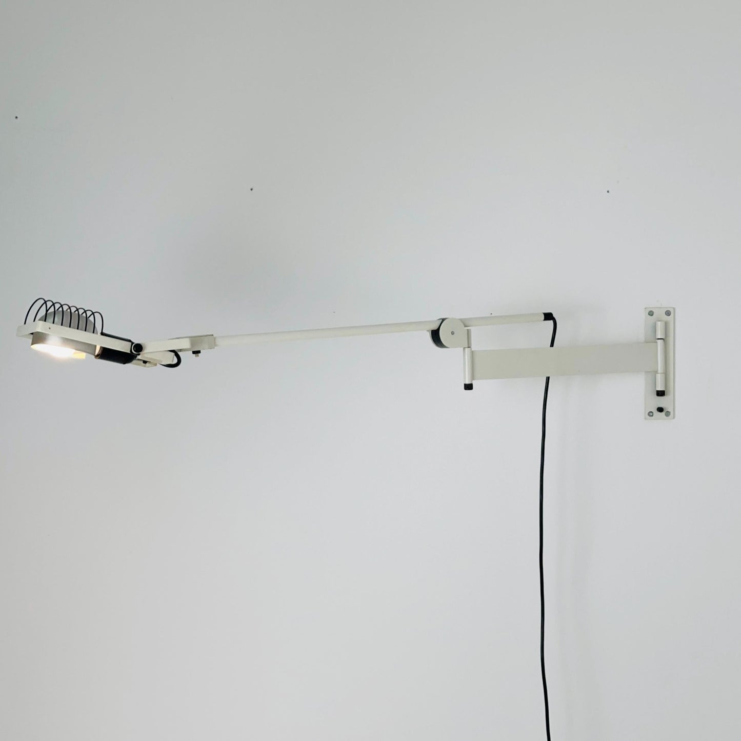 Mid century Sintesi wall lamp with clamp by Ernesto Gismondi for Artemide, 1970s Italy