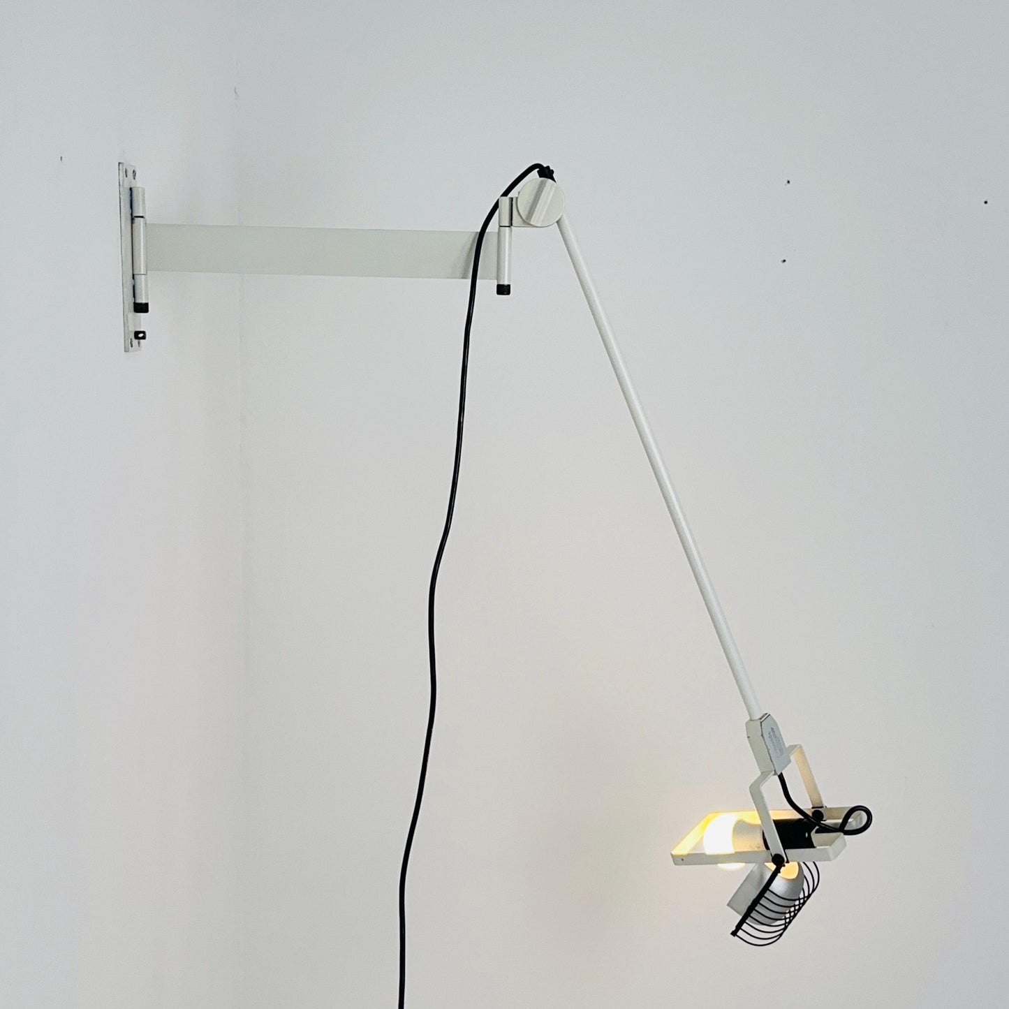 Mid century Sintesi wall lamp with clamp by Ernesto Gismondi for Artemide, 1970s Italy