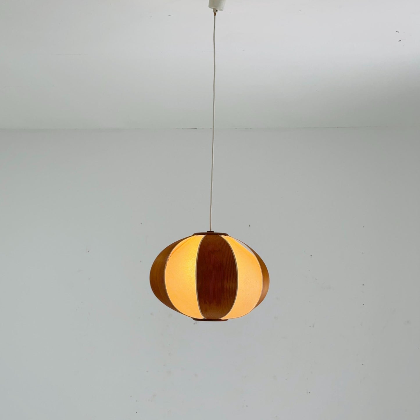 Mid-Century Modern Teak Veneer & Rice Paper Pendant Lamp | Japandi Ceiling Light 1980s