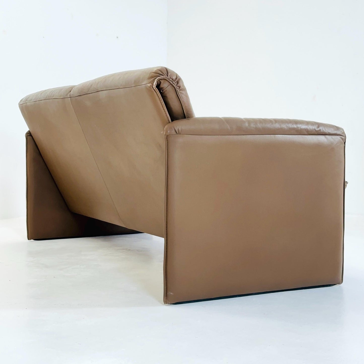 Mid Century Modern Bora 3-seat sofa in Cappuccino Leather by Alex Enthoven, for Leolux 1980s Netherlands