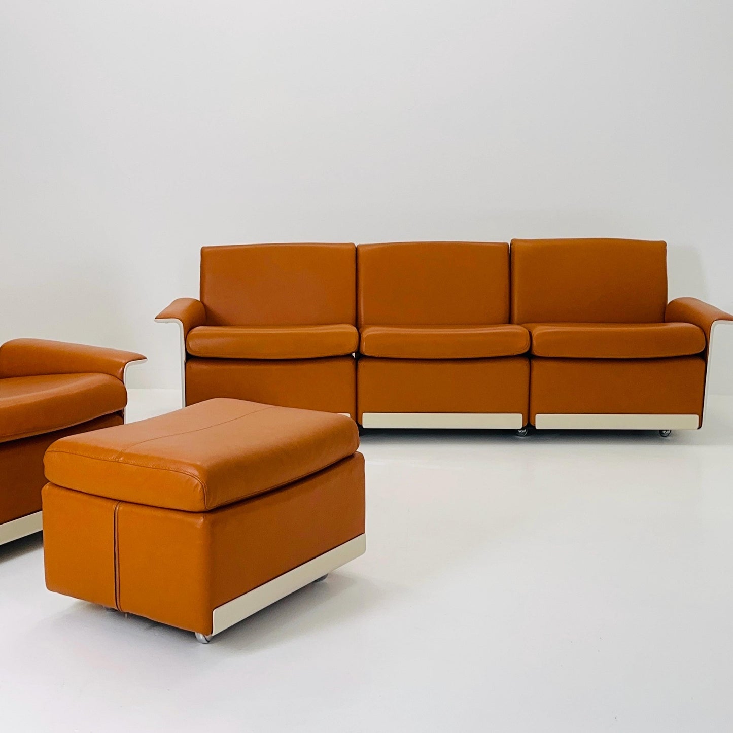 Mid-century modern cognac leather sofa set RZ62 by Dieter Rams for Vitsoe, 1960s Germany