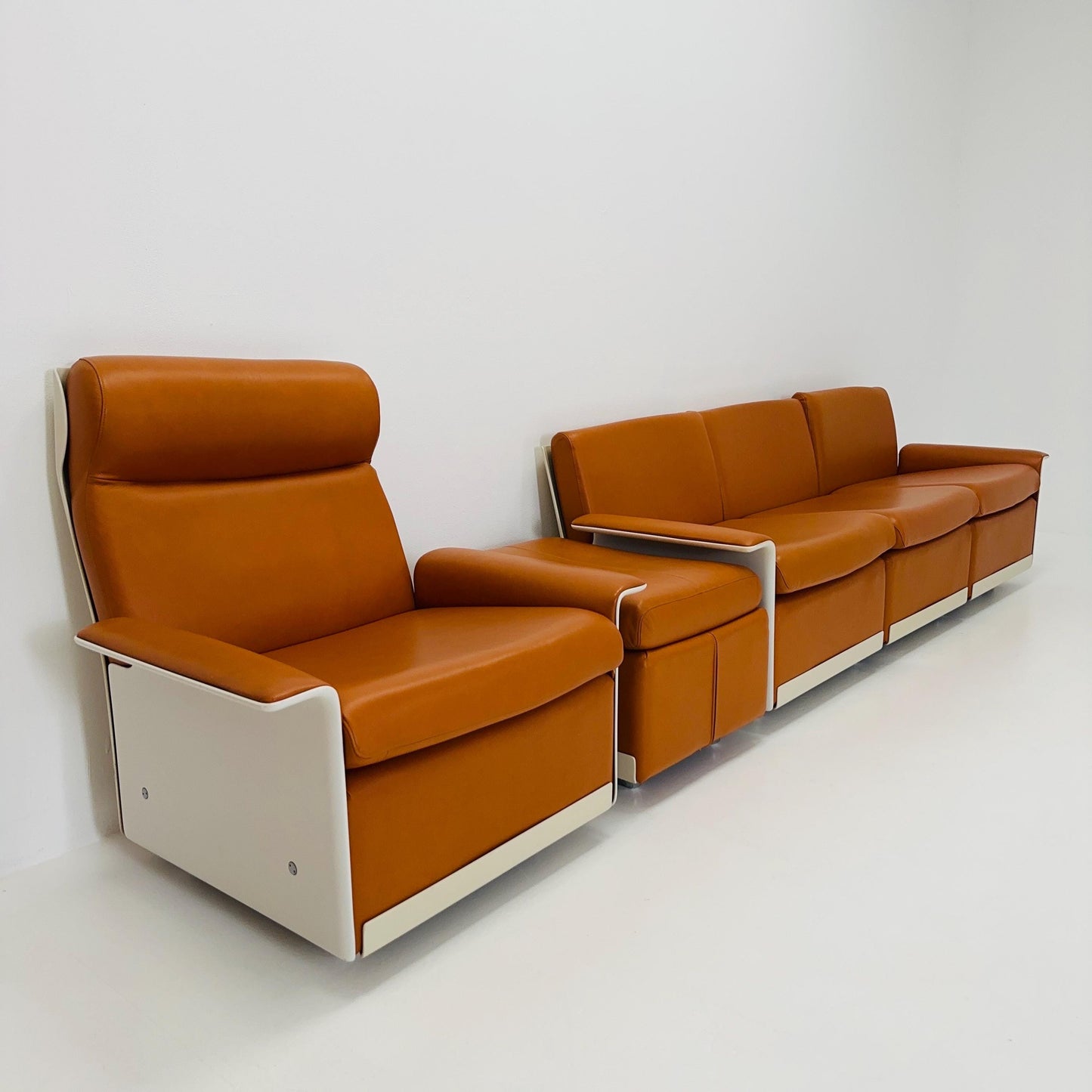 Mid-century modern cognac leather sofa set RZ62 by Dieter Rams for Vitsoe, 1960s Germany