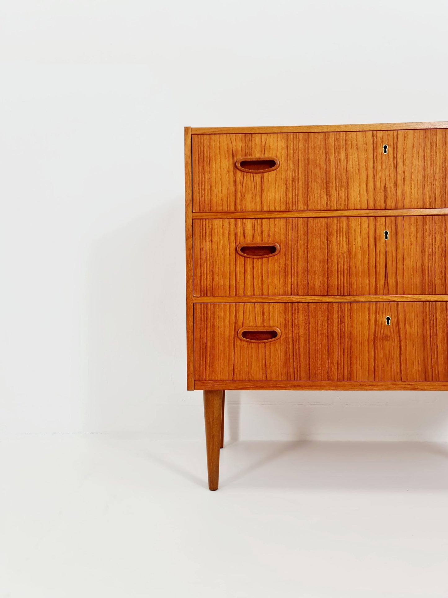 Midcentury danish design chest of drawers / drawer dresser /3 drawers cabinet, 1960s