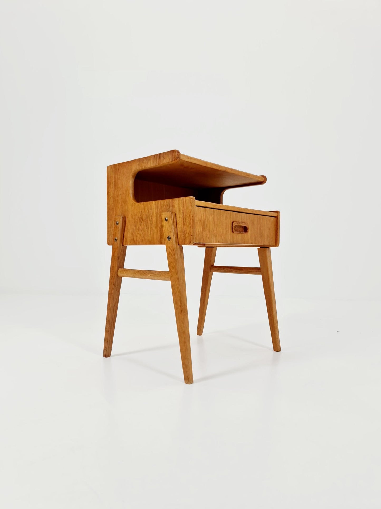 Midcentury Carlström & Co Oak Vintage Side table/ Bedside table/ Night stand straight from the sixties