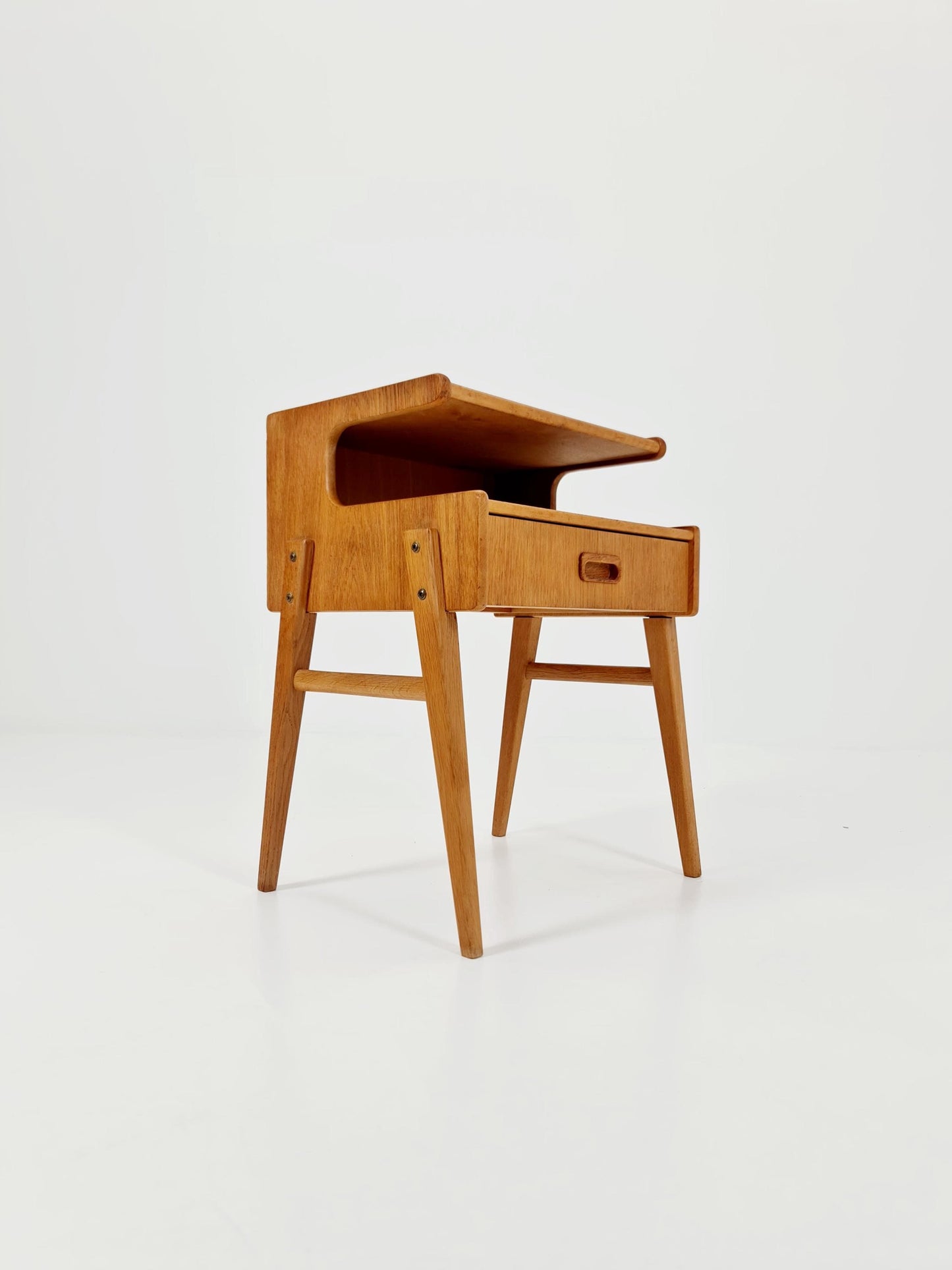 Midcentury Carlström & Co Oak Vintage Side table/ Bedside table/ Night stand straight from the sixties