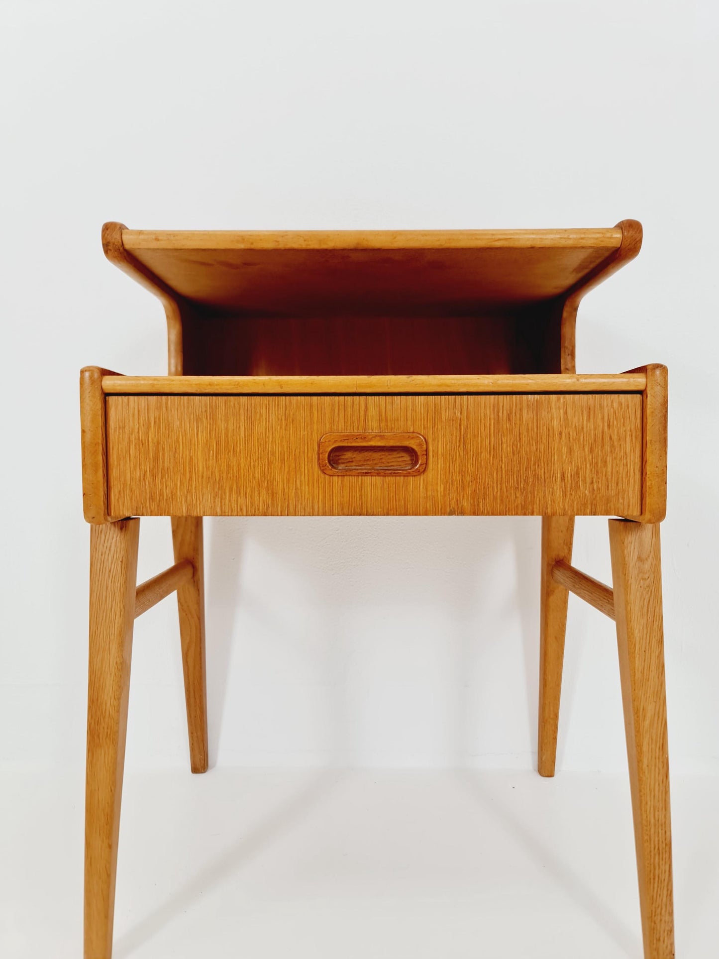 Midcentury Carlström & Co Oak Vintage Side table/ Bedside table/ Night stand straight from the sixties