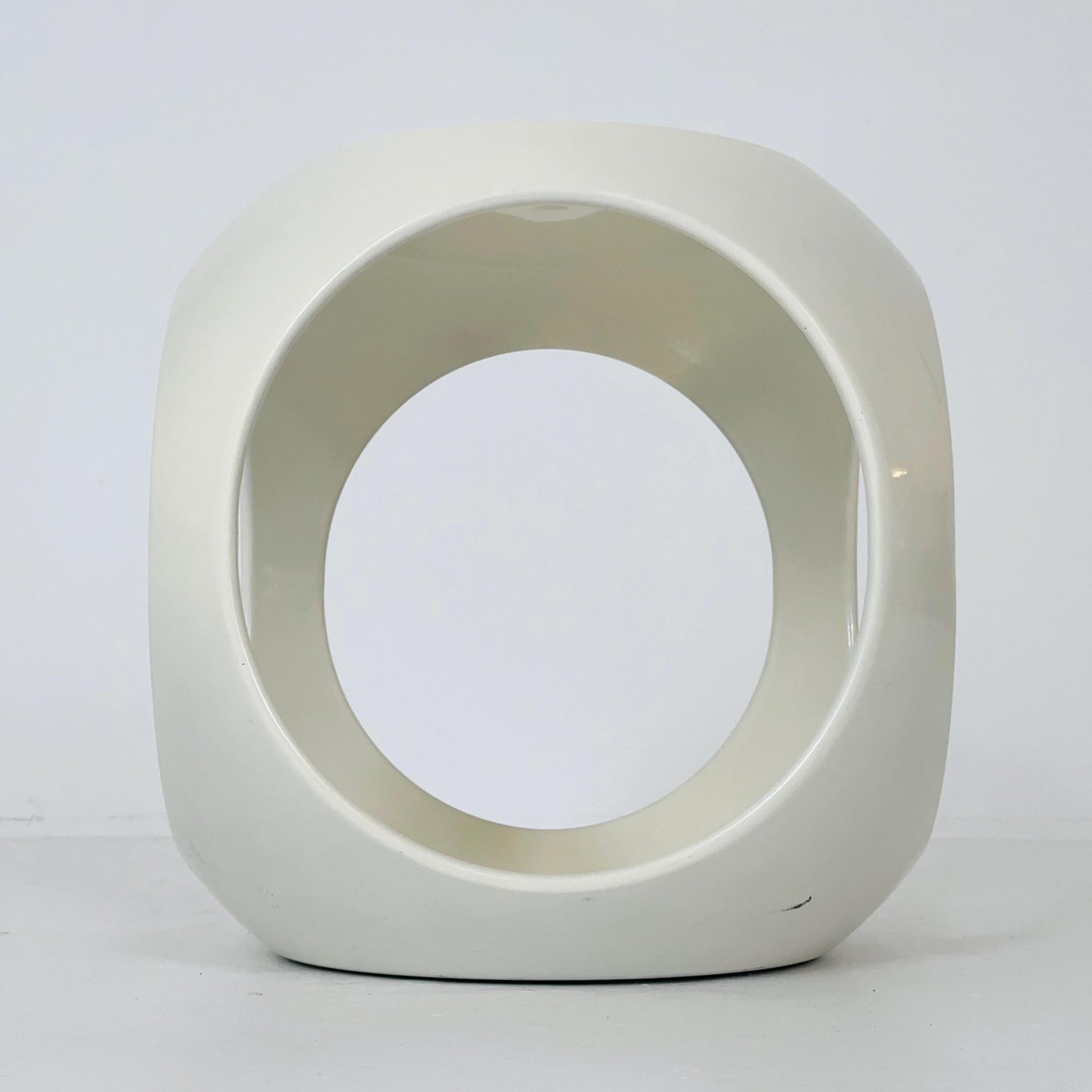 Mid-Century Modern White Fiberglass Side Table – 1970s, Luigi Colani