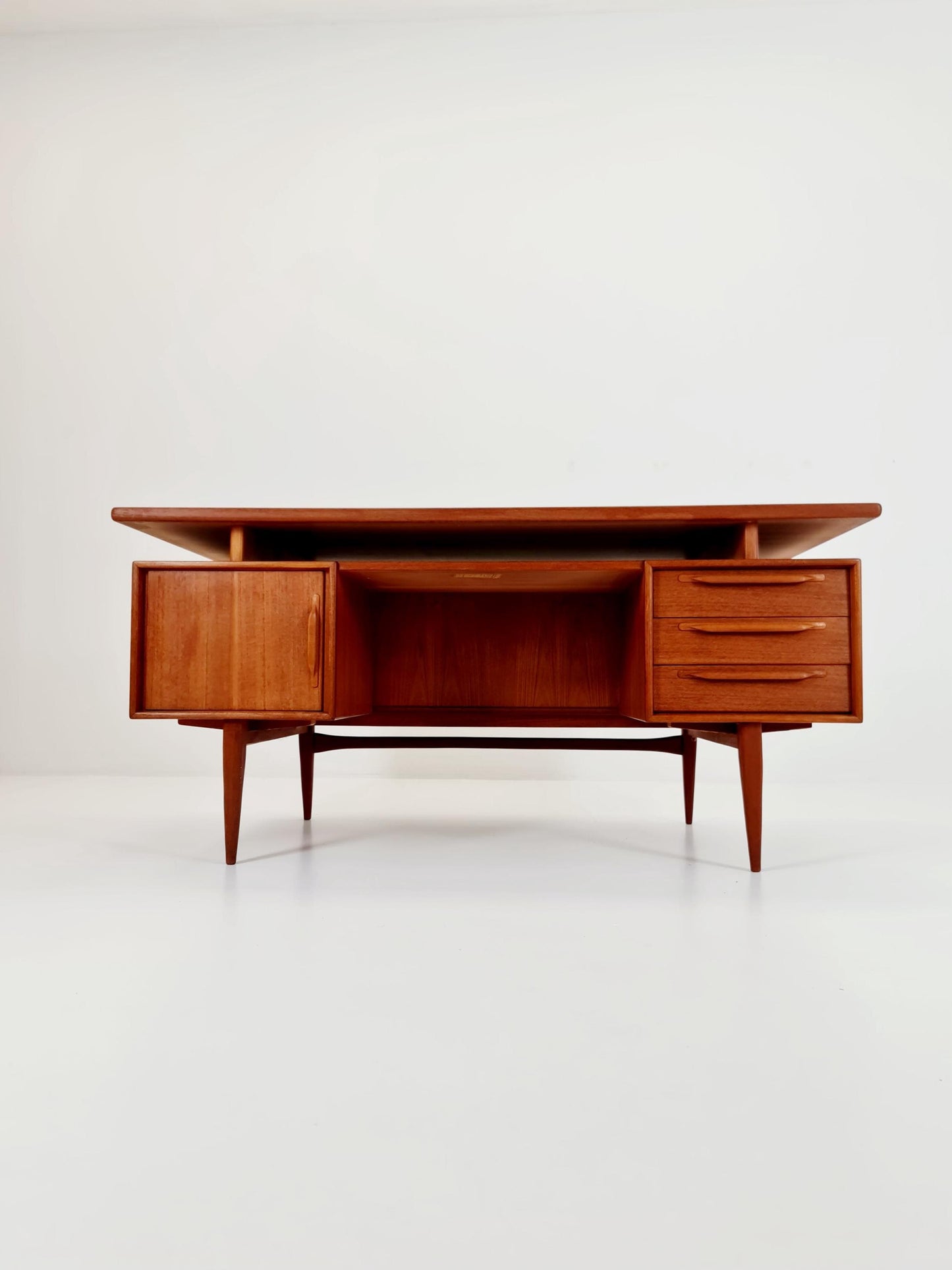 German Teak desk, model Executive Desk by Heinrich Riestenplatt , Model RT 200 , 1960s