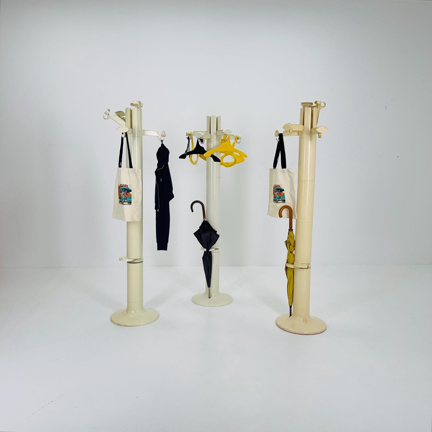 1 of 3 Italian white Space Plata Coat Planta Rack by Giancarlo Piretti for Castelli / Anonima Castelli, 1970s