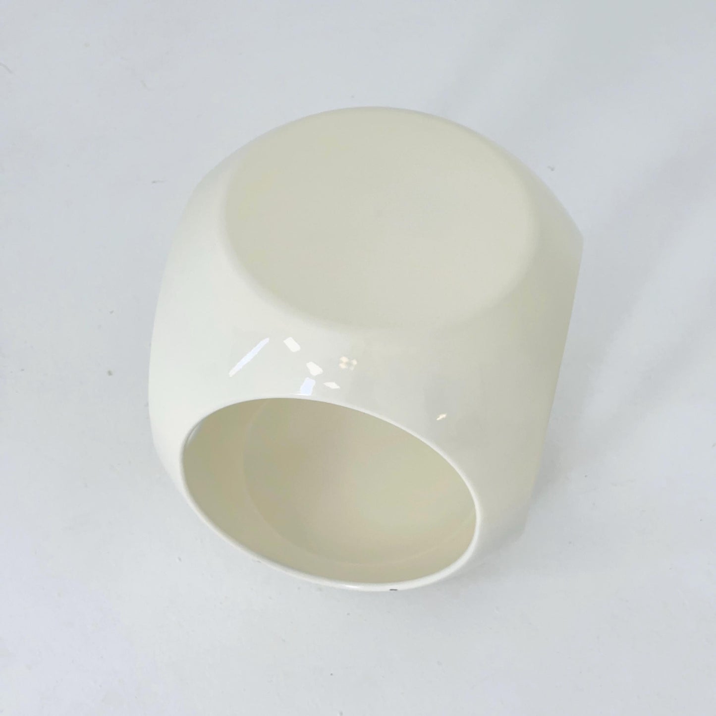 Mid-Century Modern White Fiberglass Side Table – 1970s, Luigi Colani