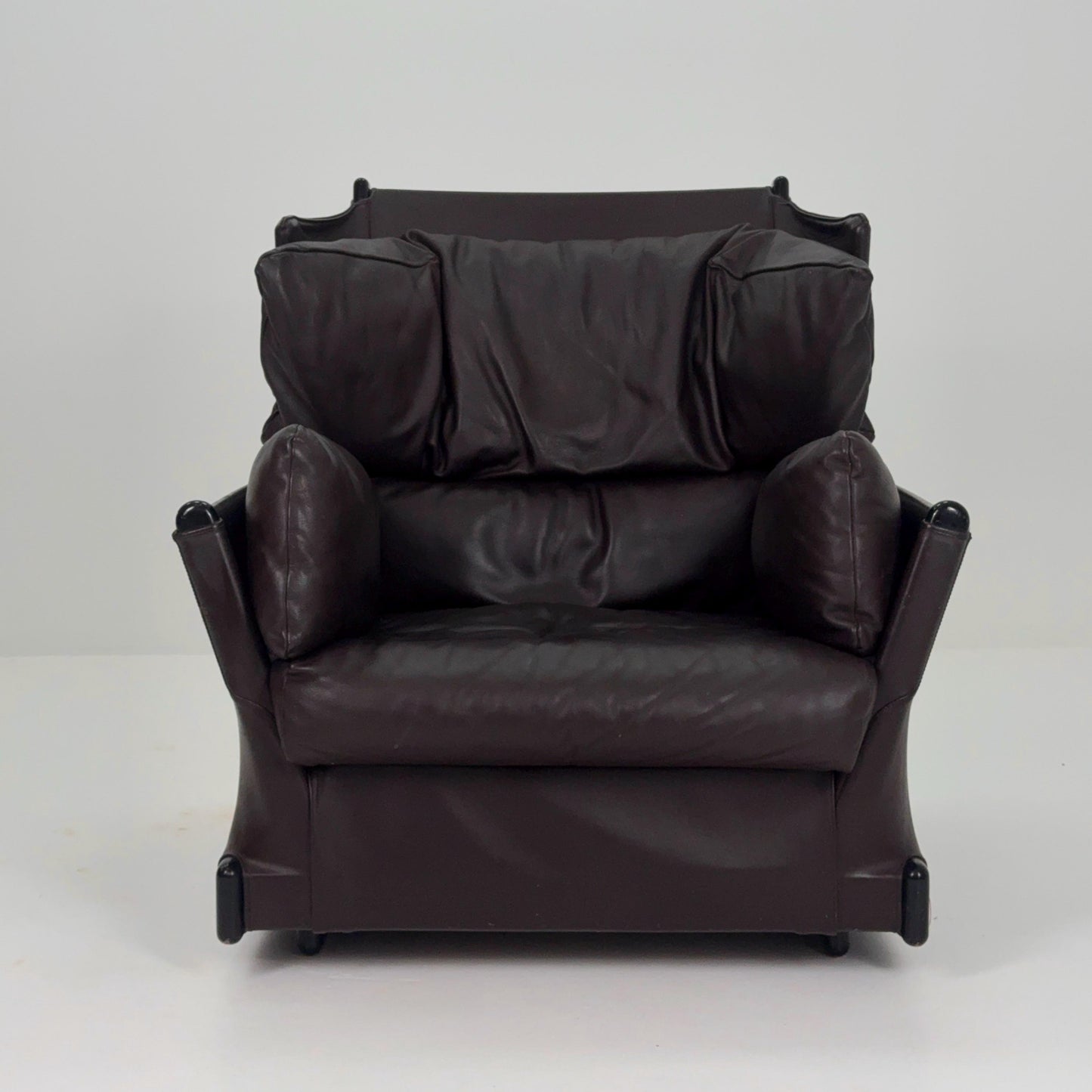 Mid century Cassina ‘Viola d’Amore’ Armchairs by Piero De Martini, Postmodern Club Brown Chair, Italy 1970s