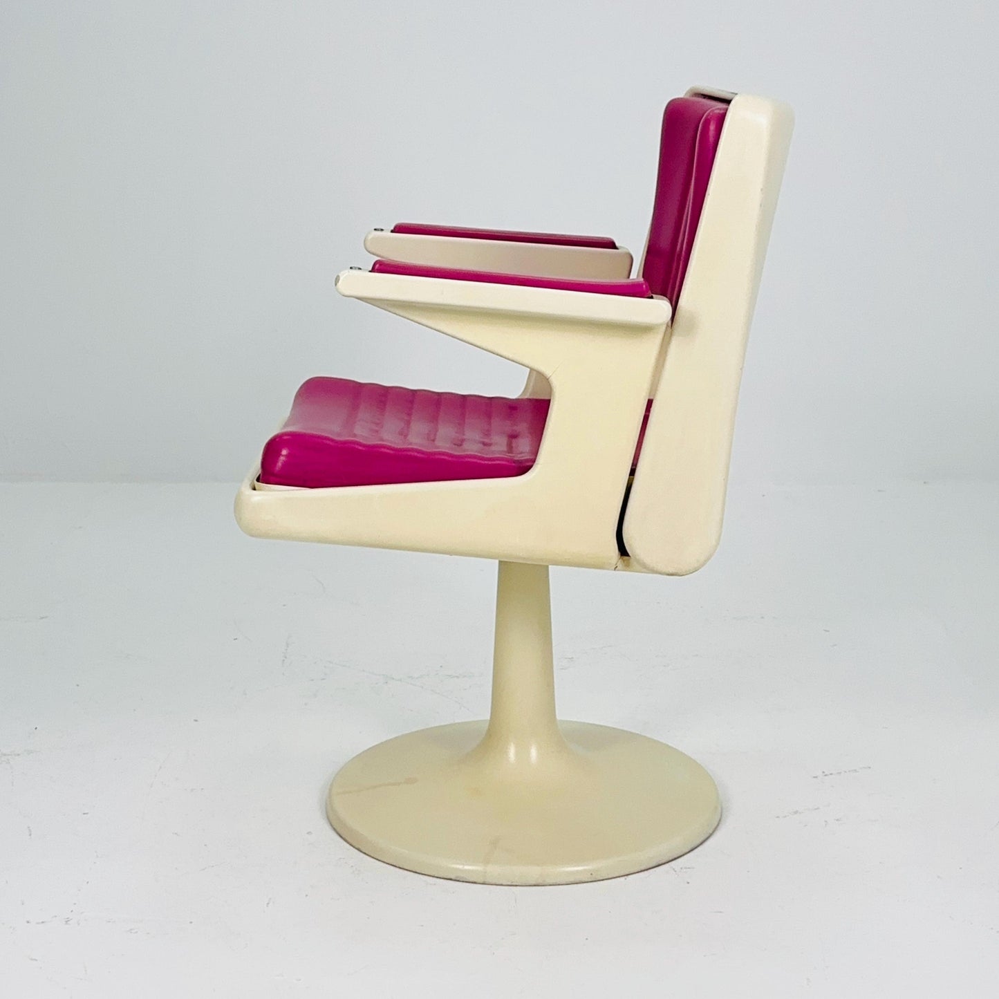 Rare Mid-Century Space Age Swivel Armchair – White & Purple Plastic Faux Leather Desk or Barber Chair – Tulip Base, 1970s