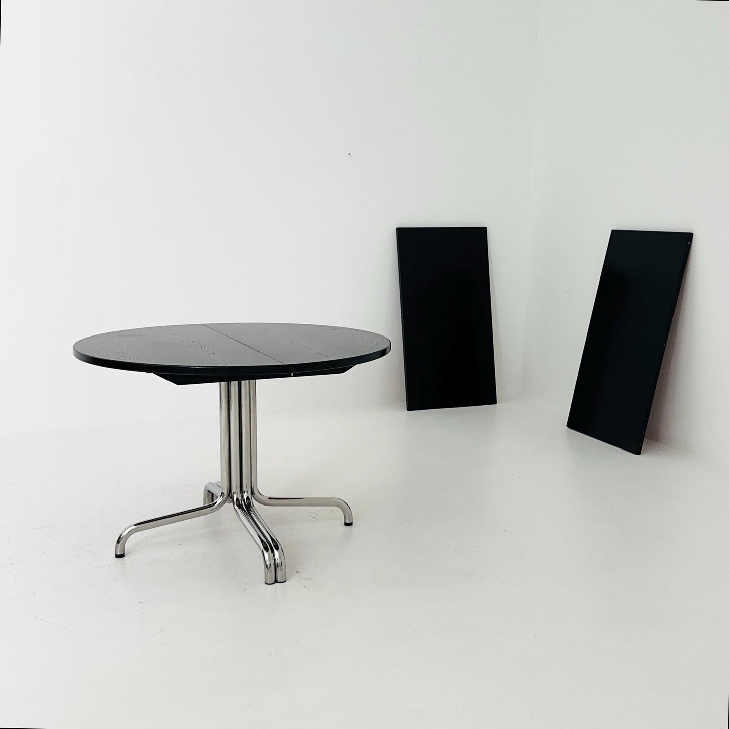 Mid Century Extendable Dining Table by Thonet, Model 1052 – Black Laminate & Chrome, Germany 1980s