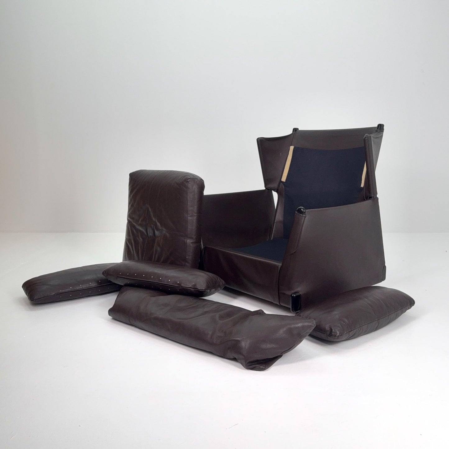 Mid century Cassina ‘Viola d’Amore’ Armchairs by Piero De Martini, Postmodern Club Brown Chair, Italy 1970s