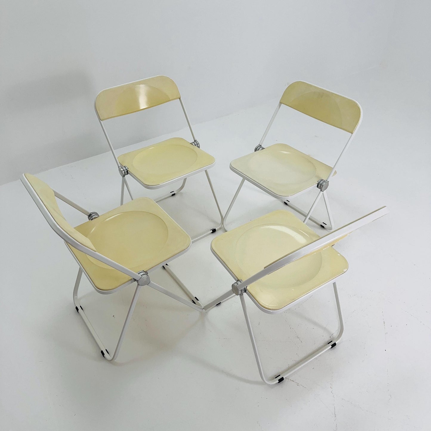 Set of 4 Mid century Italian Plia Folding cream white Chair by Giancarlo Piretti for Castelli, 1970s