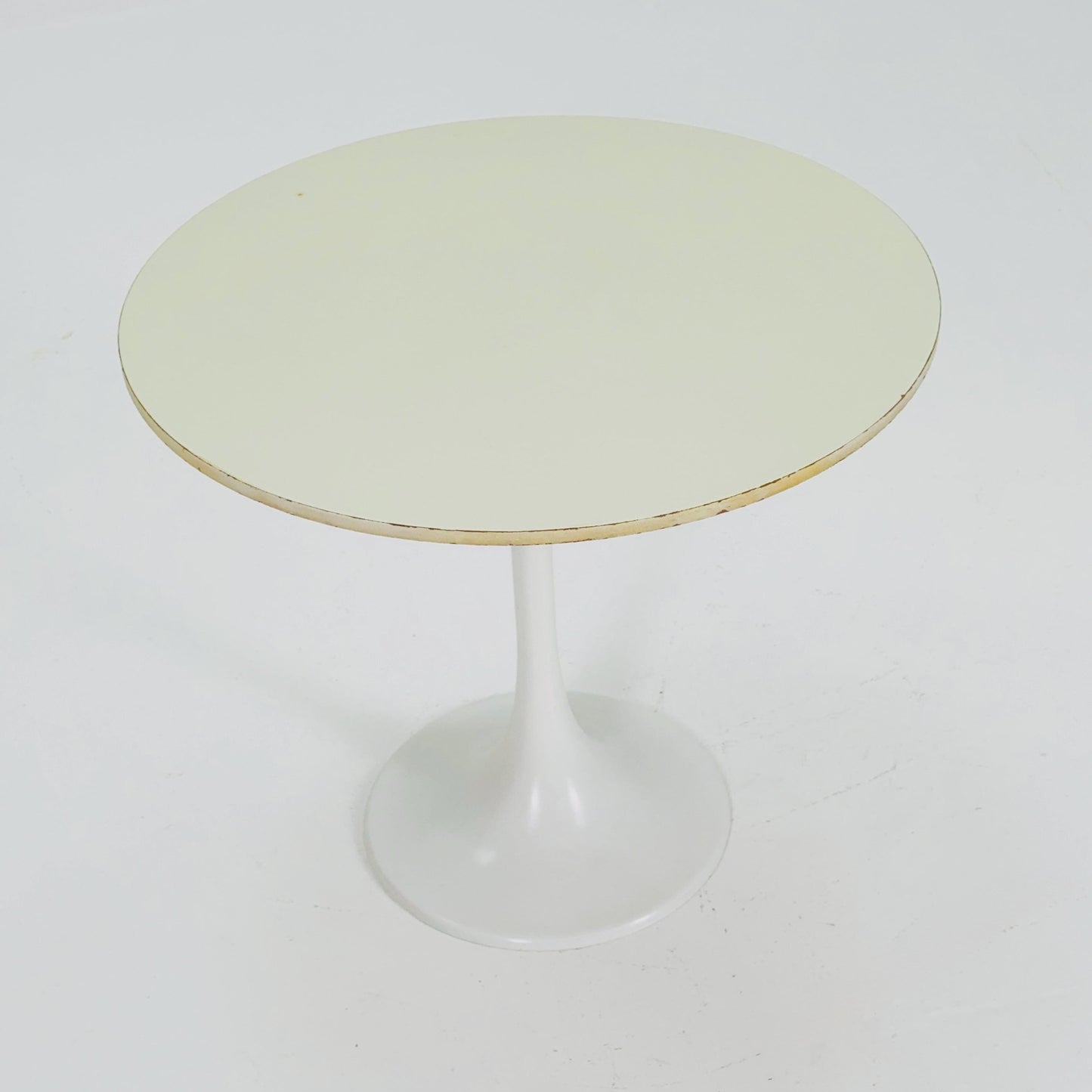 mid century Early Tulip Side Table by Eero Saarinen for Knoll International – White – 1970
