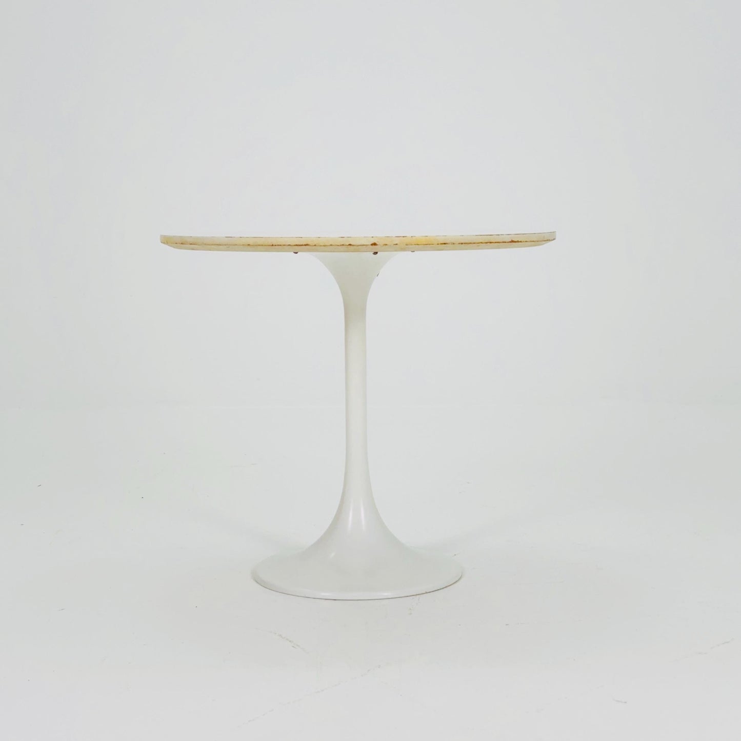 mid century Early Tulip Side Table by Eero Saarinen for Knoll International – White – 1970