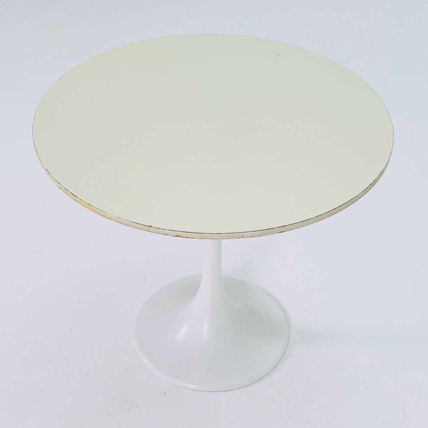 mid century Early Tulip Side Table by Eero Saarinen for Knoll International – White – 1970