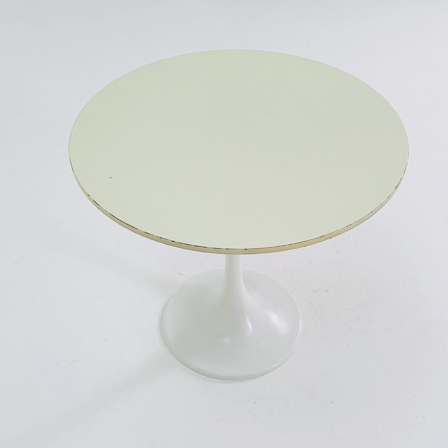 mid century Early Tulip Side Table by Eero Saarinen for Knoll International – White – 1970