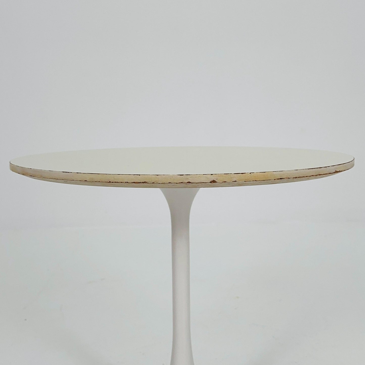 mid century Early Tulip Side Table by Eero Saarinen for Knoll International – White – 1970