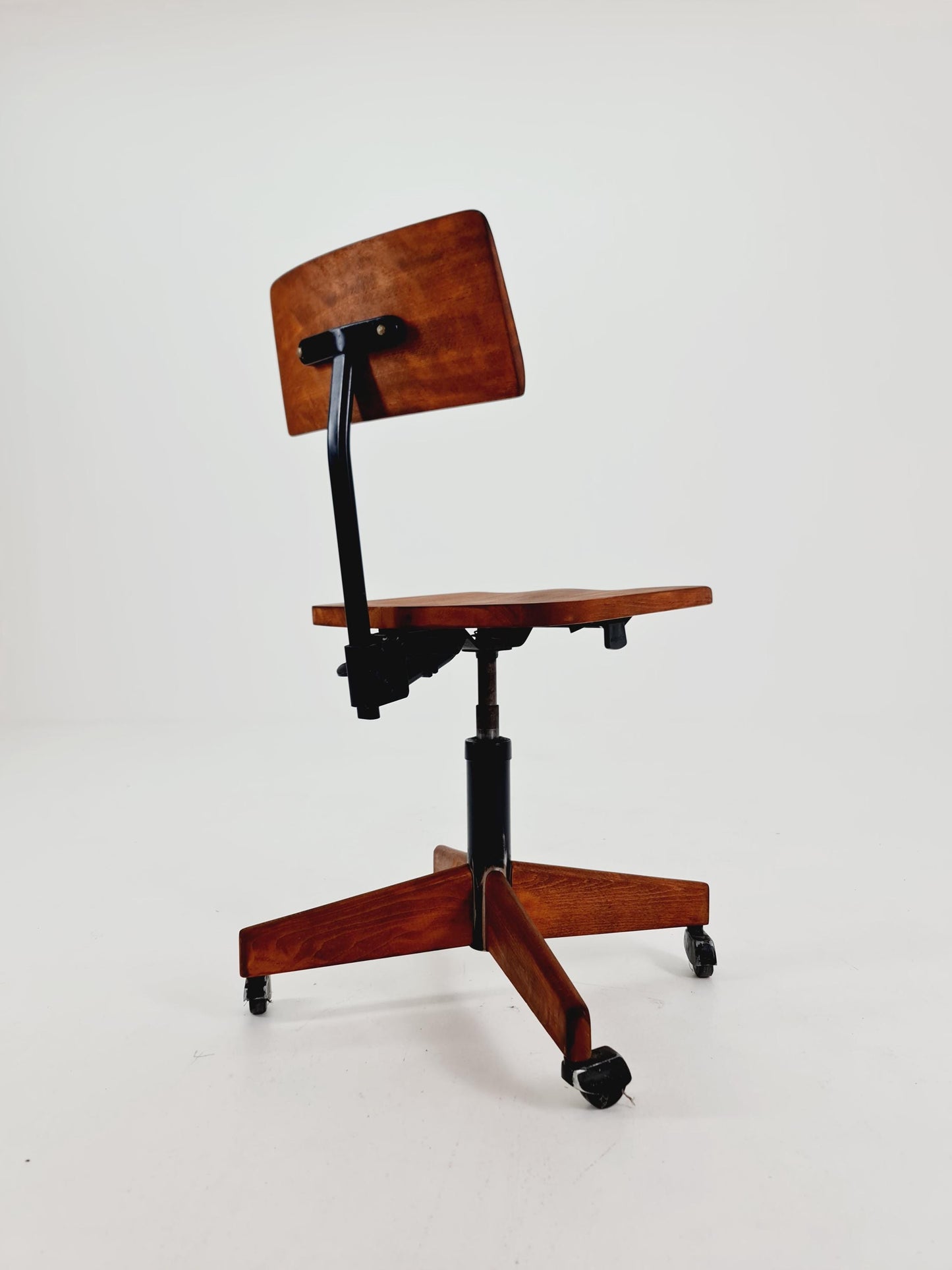 Bauhaus swivel office chair in solid wood By SToll Giroflix Modell 7075 ,1960s