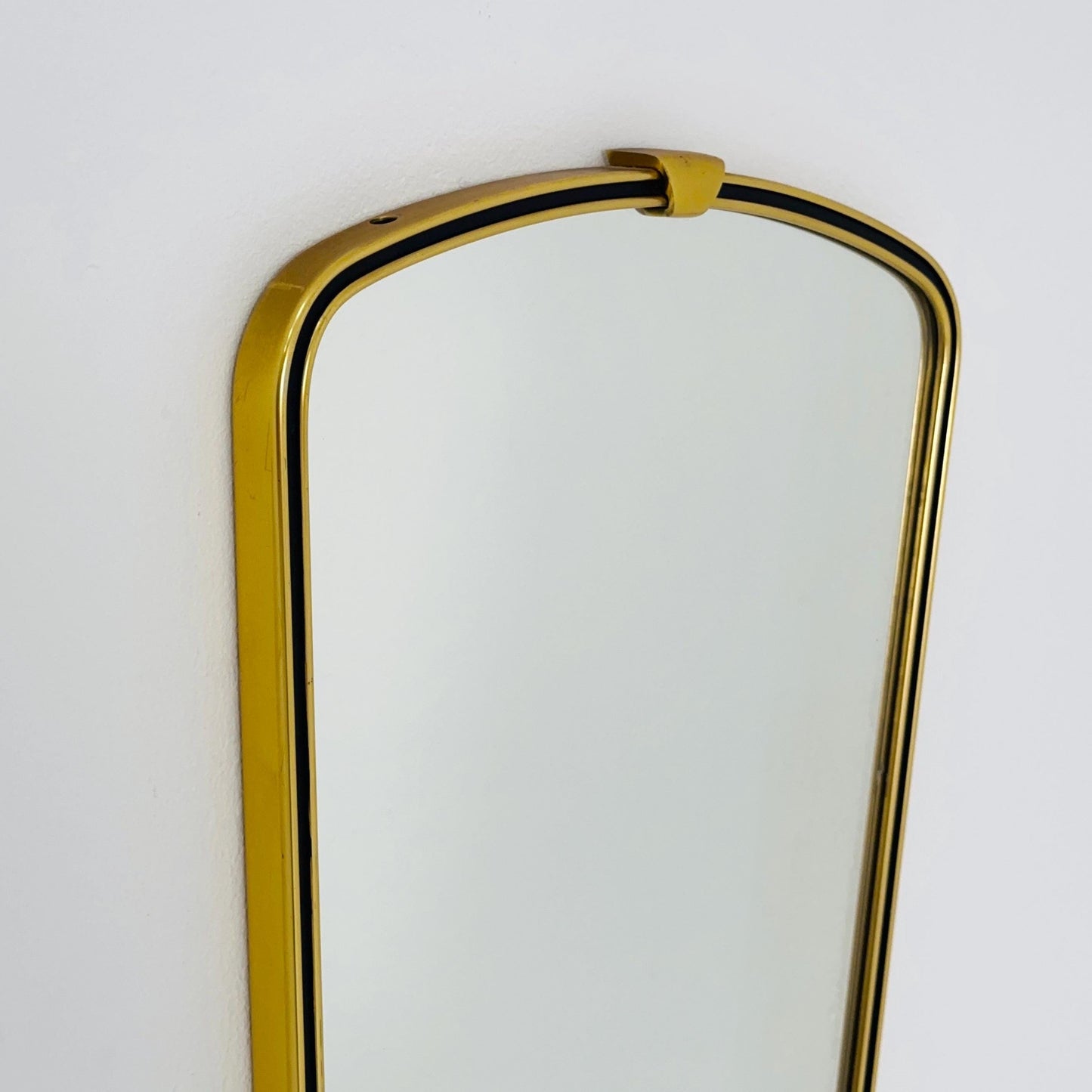 Mid century Original beautiful brass kidney wall mirror. 1960s Germany