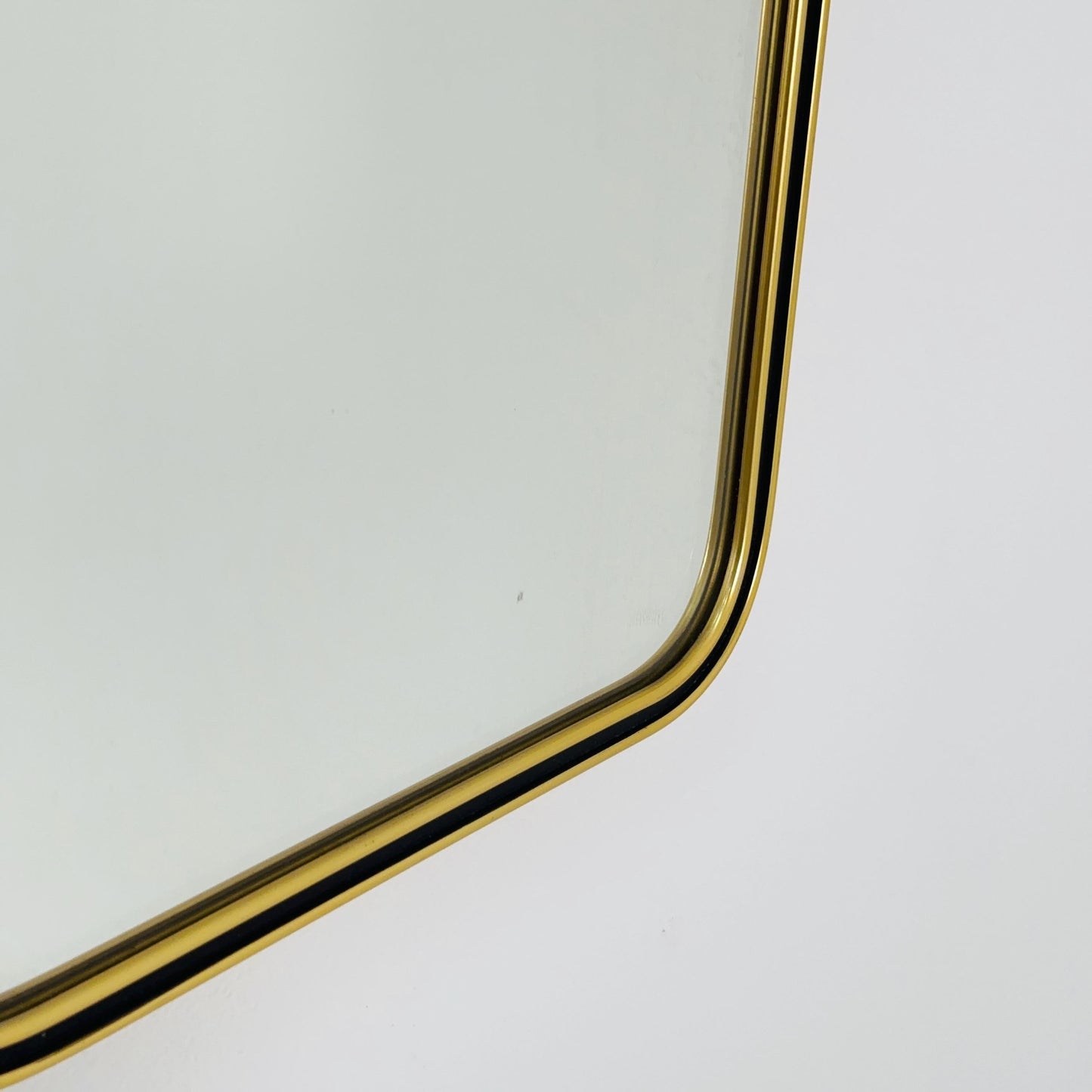 Mid century Original beautiful brass kidney wall mirror. 1960s Germany