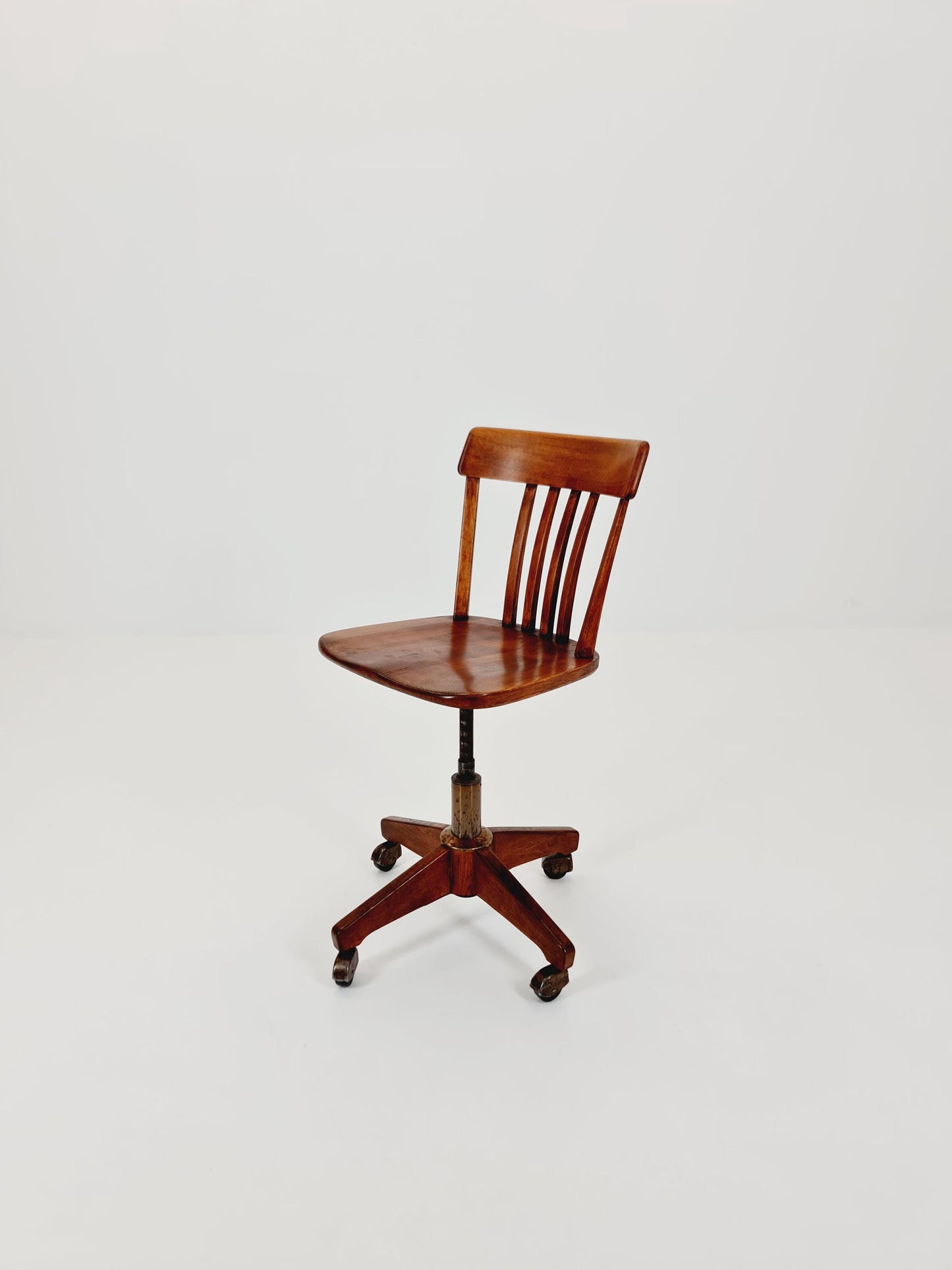 Bauhaus swivel office chair in solid wood By Der FerderDreh 1930s