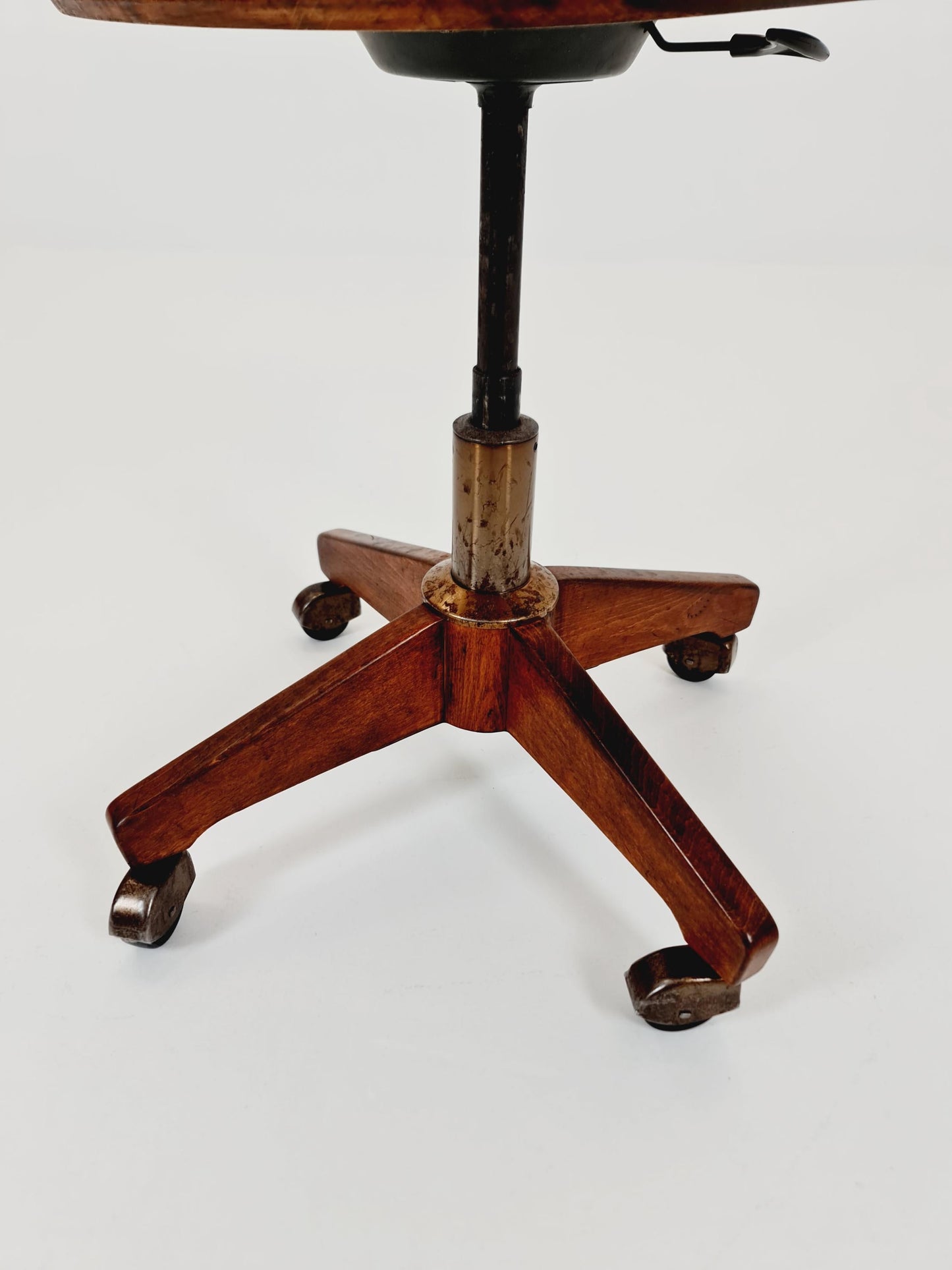 Bauhaus swivel office chair in solid wood By Der FerderDreh 1930s