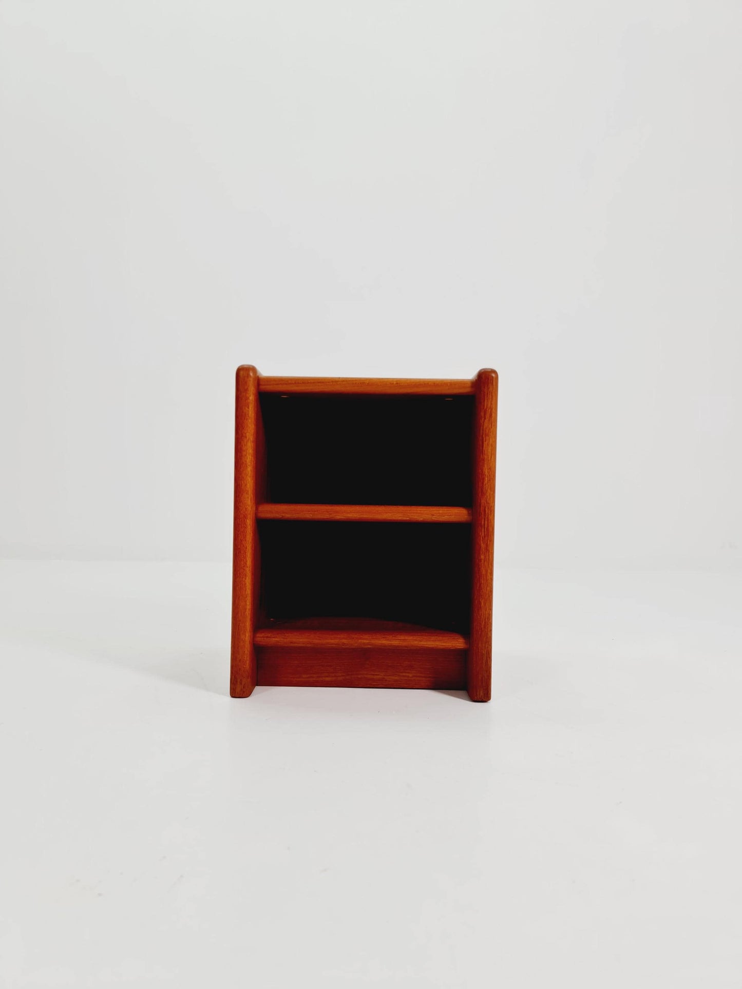 Vintage mid century danish sidetable in solid teak/nightstand By Dyrlund , 1960s
