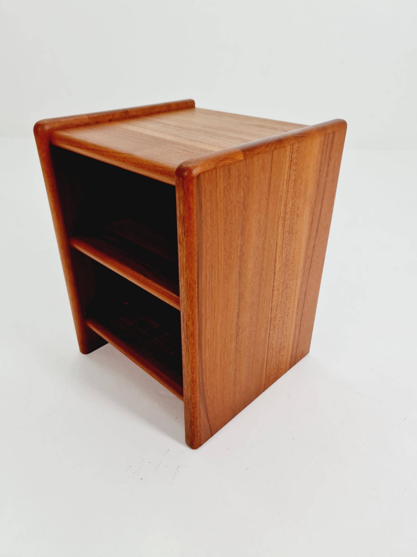 Vintage mid century danish sidetable in solid teak/nightstand By Dyrlund , 1960s