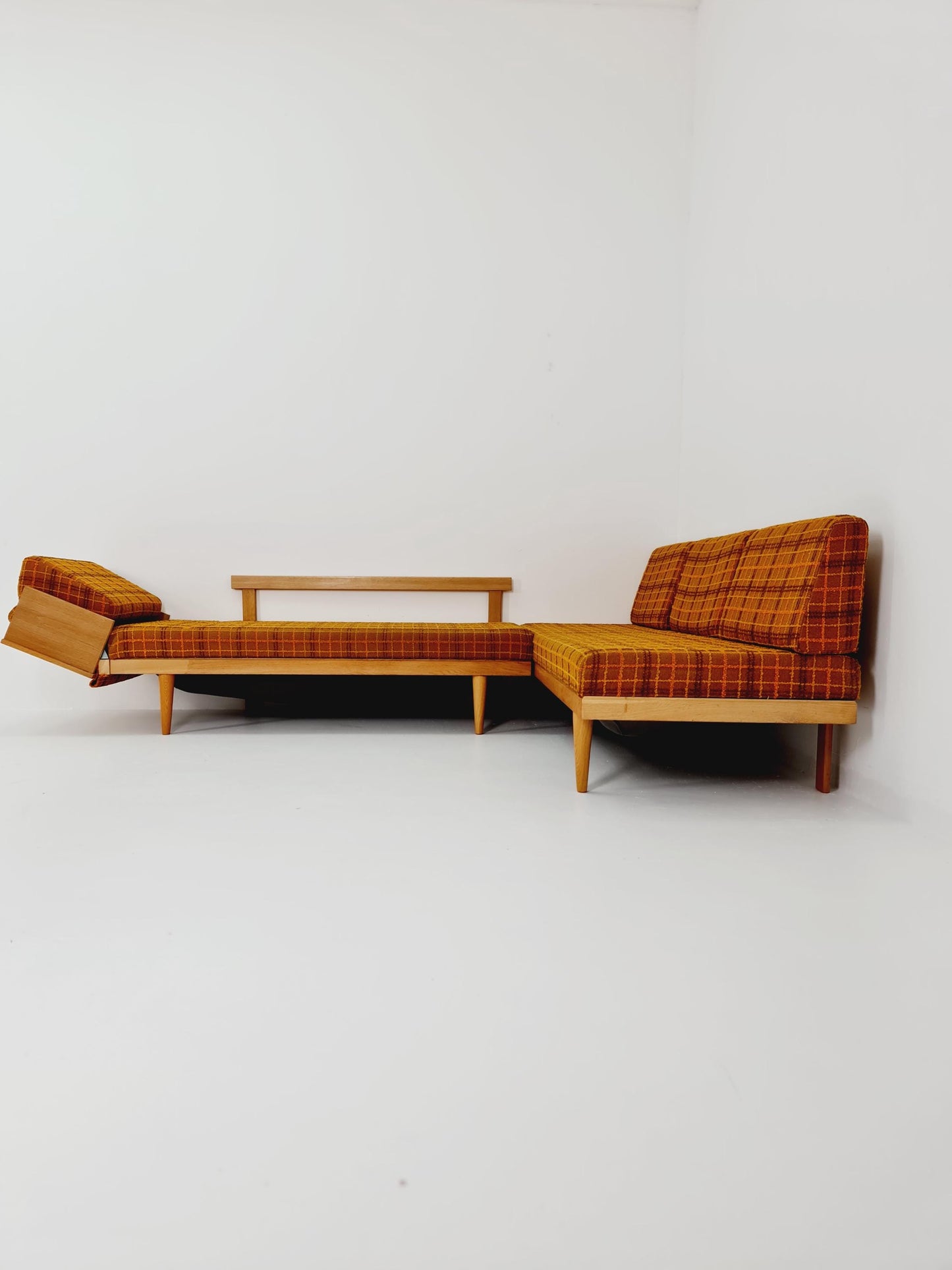 Rare Midcentury Swan Daybed Oak wood , with storage place By Haldor Vik and Ingmar Relling for Ekornes , 1950s