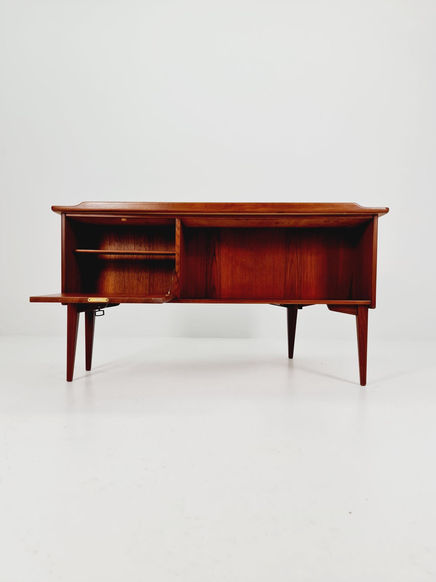 Swedish teak desk model Executive Desk by Leläangs Möbelfabrik ,Bengtsfors Model Görn Strand 1960s
