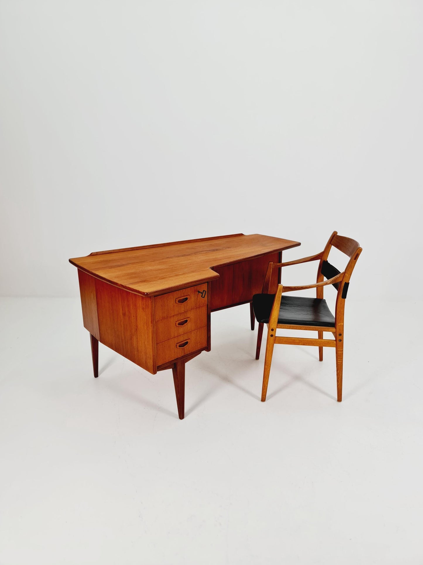 Swedish teak desk model Executive Desk by Leläangs Möbelfabrik ,Bengtsfors Model Görn Strand 1960s