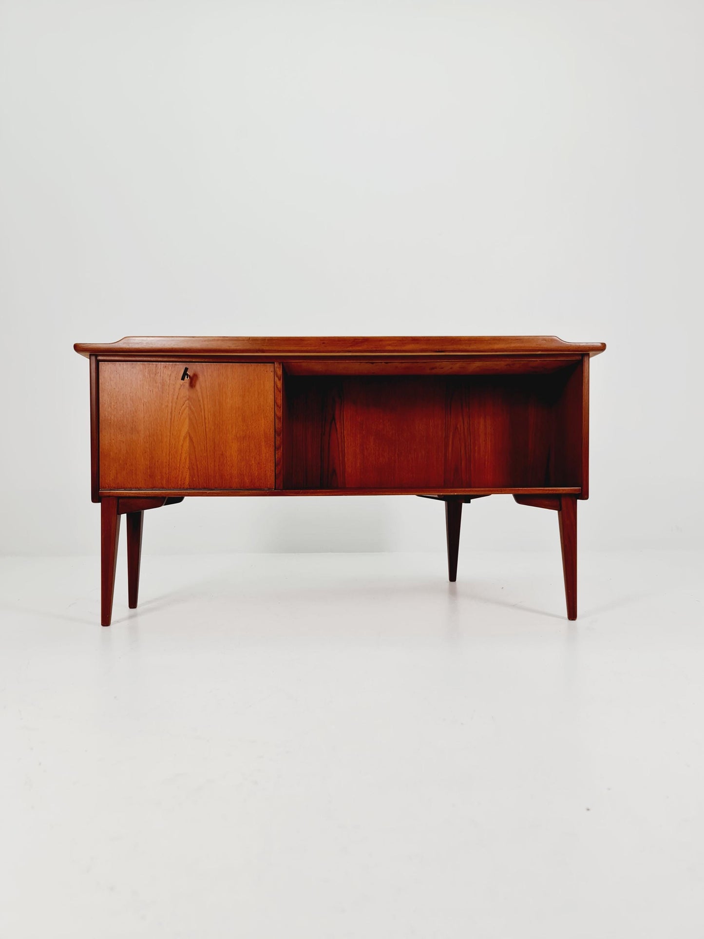 Swedish teak desk model Executive Desk by Leläangs Möbelfabrik ,Bengtsfors Model Görn Strand 1960s