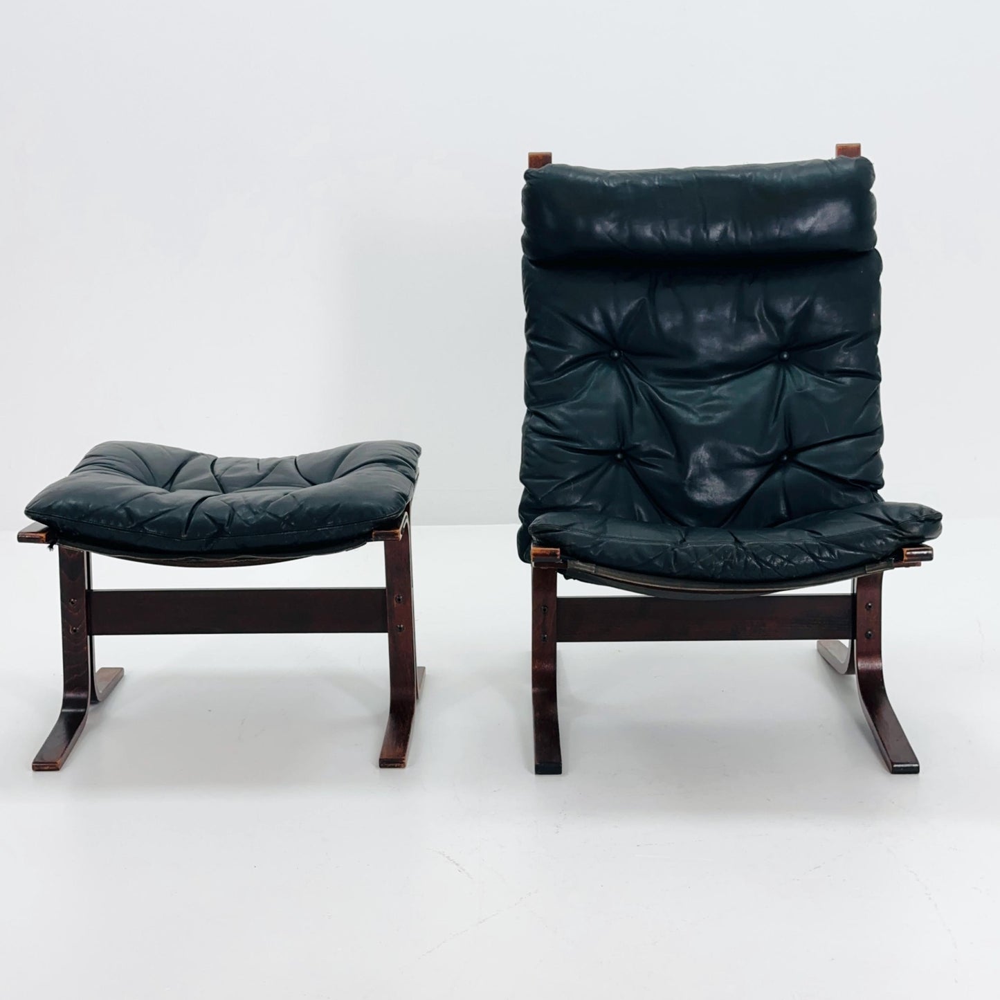Mid century armchair “Siesta” and its ottoman by Ingmar Relling, Westnofa Furniture, Norway 1960s