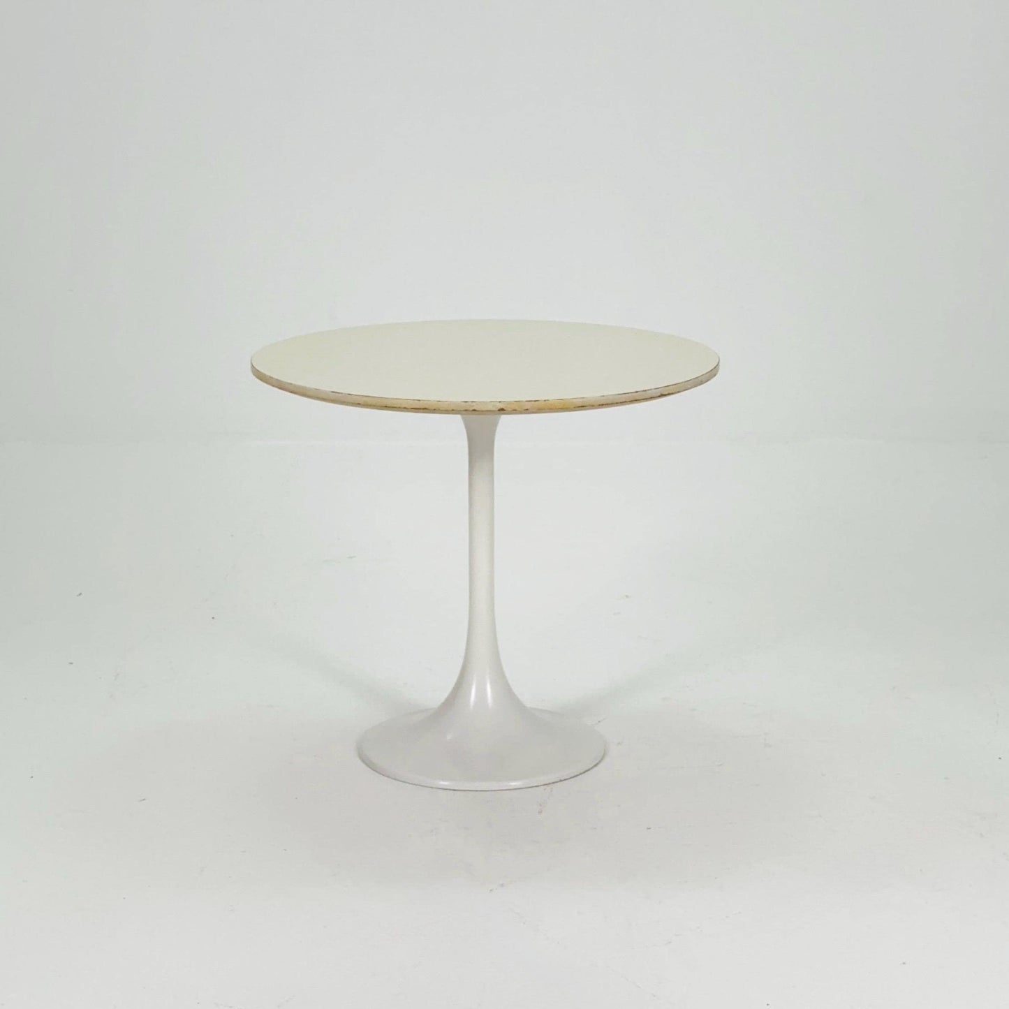 mid century Early Tulip Side Table by Eero Saarinen for Knoll International – White – 1970
