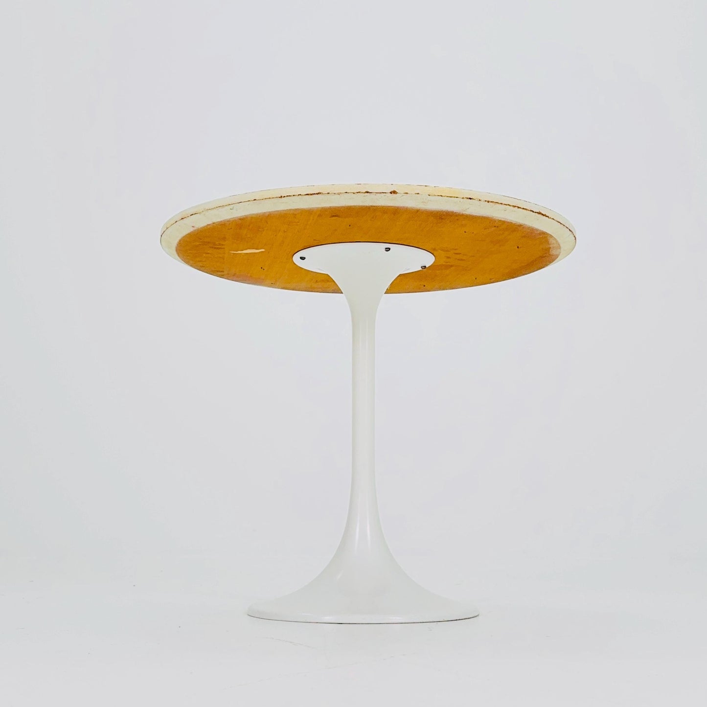 mid century Early Tulip Side Table by Eero Saarinen for Knoll International – White – 1970
